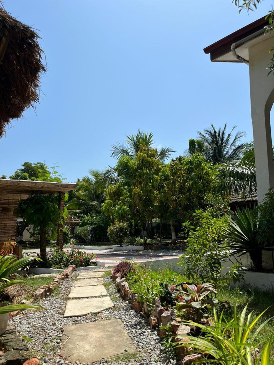 African Treasure Beach Resort Kokrobite Bagian luar foto